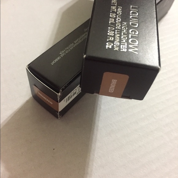 Anastasia Beverly Hills Liquid Glow - Picture 2 of 2
